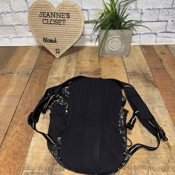 Lululemon Run All Day Backpack
Pitter Patter Black has minor flaws main image 14